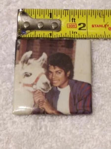 Michael Jackson and Louie the Llama Vintage 2" Pin-Back Botón MUY RARO - Imagen 1 de 4