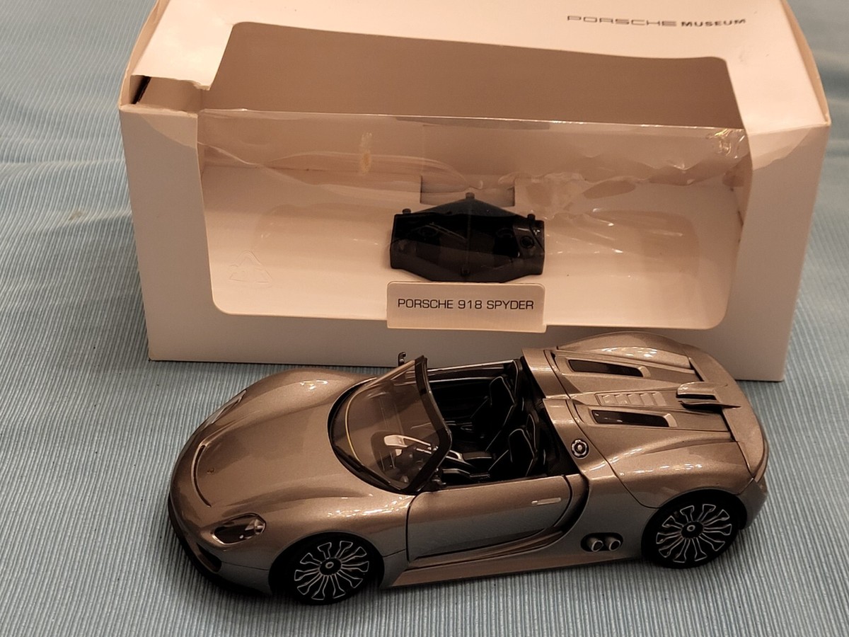 WELLY Porsche 918 Spyder Contemporary Manufacture Diecast WELLY Porsche 918 Spyder Contemporary Manufacture Diecast