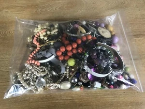 Job Lot Vintage Costume Jewellery #6 Necklace Beads Broken Parts Spares 1.55KG - Picture 1 of 6