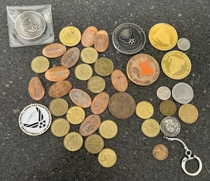 40 verschiedene Münzen - Lot von Souvenir- und Sammlermünzen Challenge Coins - Bild 1 von 24