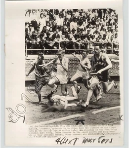 Athletes Running College Sprint Championship @Relay Carnival PA 1955 Press Photo - Picture 1 of 2