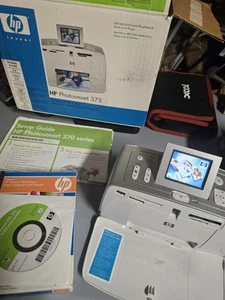 Drukarka HP Photosmart 375 - przenośne wydruki 4x6 zdjęć włączonych - Zdjęcie 1 z 4