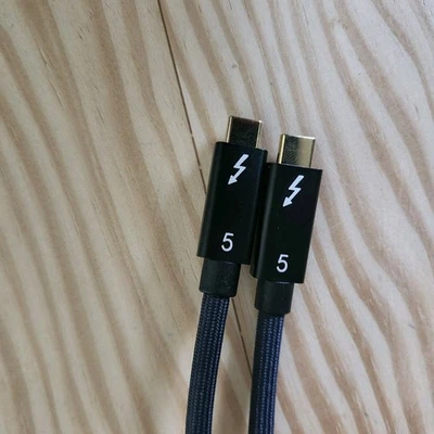 5 ft Thunderbolt 5 Nylon Cable for MacBook Pro | 4K Display, 240W, 80/40GB/s - Image 1 of 3