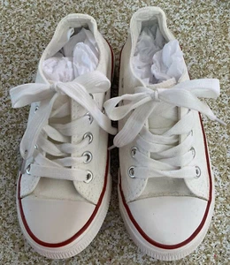 Youth Size 10 Tennis Shoes Canvas Low Cut Sneaker White Athletic - Picture 1 of 10
