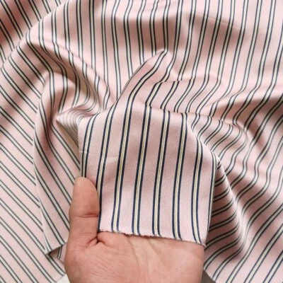 Tela Charmeuse de crepé satinado material a rayas rosadas de 1 yarda X 1,48 metros para vestido Foto 1 de 4