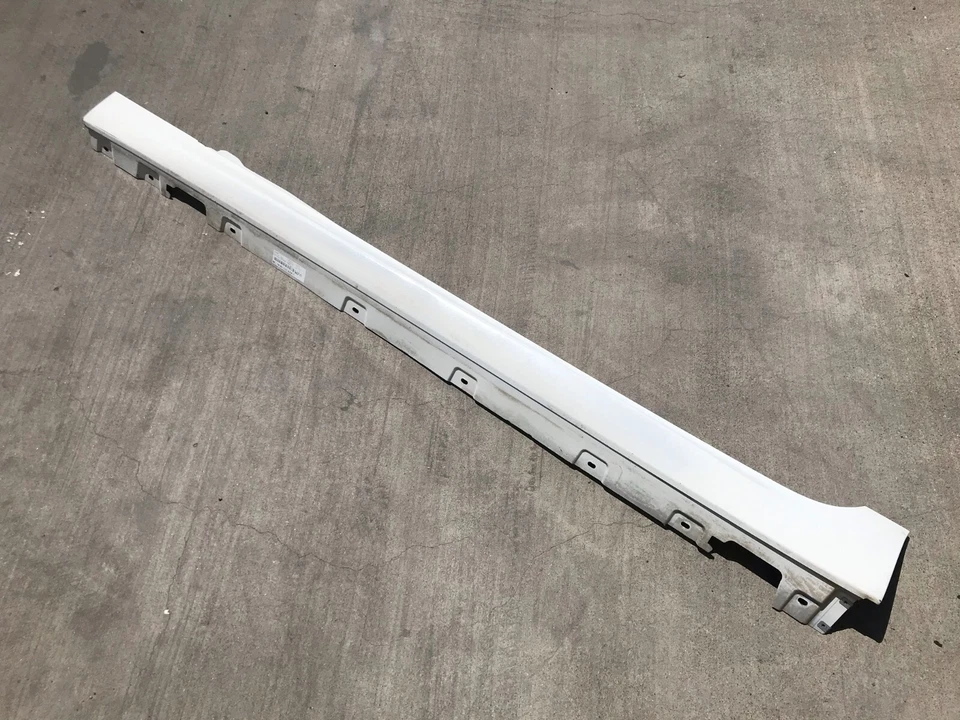 BMW F06 640I 650I GRAN CUPÉ M-SPORT LADO CONDUCTOR IZQUIERDO FALDÓN BASCULANTE MOLDEADO Foto 1 de 4