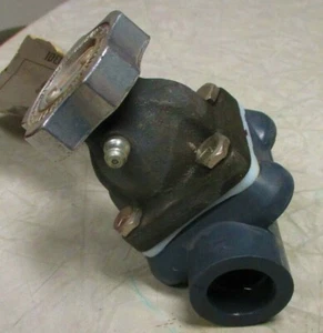 Diaphragm Valve HILLS MCCANNA 1/2" FNPT Solid PVC Body CI Bonnet TFE Diaphragm - Picture 1 of 12