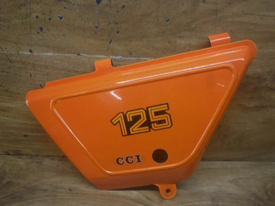 1979 79 SUZUKI DS125 DS 125 OEM LEFT FRONT SIDE COVER PANEL NUMBER PLATE NICE !! - Image 1 of 4