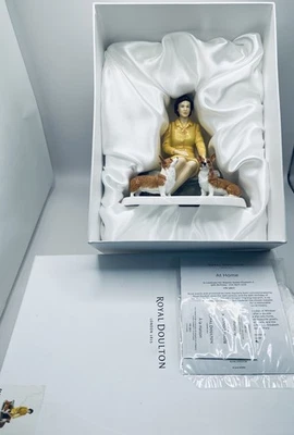 Boxed Royal Doulton At Home Tableau Queen Elizabeth 11 90th Birthday HN5807 2016 - Image 1 of 4