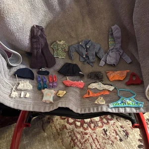 Lote de ropa y zapatos Barbie - Imagen 1 de 7