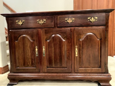 Cresent Sideboard - Image 1 of 4