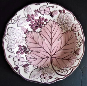 WEDGWOOD ''STRAWBERRY & GRAPE'' PATTERN SALAD PLATE, 22.4cm (8.8in) DIA., 1934 - Picture 1 of 3