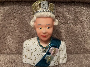 Cody Foster Queen Elizabeth II British UK Royal Dress Glass Christmas Ornament - Picture 1 of 5