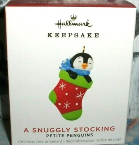 A Snuggly Stocking`2021`Miniature Petite Penguin In Stocking, Hallmark Ornament - Bild 1 von 6