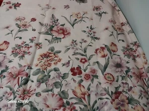 Cortina de ducha de tela JC Penney - nunca usada - 70x72 poliéster - floral - Imagen 1 de 5