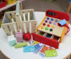 HOLZ Kinder Kasse Lebensmittel Einkaufskorb Kaufladen Zubehör Set Spiel Laden - Bild 1 von 10