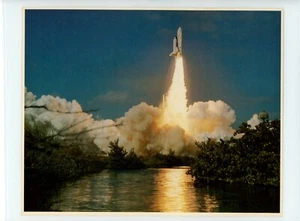 SPACE SHUTTLE COLUMBIA KLETTERT WIEDER IN RICHTUNG WELTRAUM - NASA Fotosammlung 8x10 - Bild 1 von 2