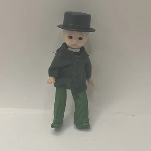 Madame Alexander Serie 12 Il Mago di Oz Vinile 6” Bambola Cappotto Verde con Cappello - Foto 1 di 5