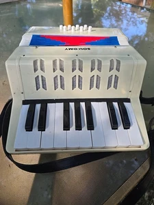 Accordion 17 Keys 8 Bass,Toys for Children and Adult Beginners,Accordion SOUNDMY - Picture 1 of 5