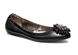 Nuova con scatola Coach Melanie in pelle nera/finiture brevettate balletto piatte US 6 scarpe con fiori gioielli - Foto 1 di 12