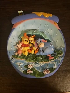 Bradford Exchange It's Just A Small Piece of Weather Winnie The Puuh Platte mit Coa - Bild 1 von 3