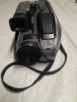 Panasonic PV-l550D VHSC PalmSight 150x Digital Untested Parts or Repair - Image 1 of 4