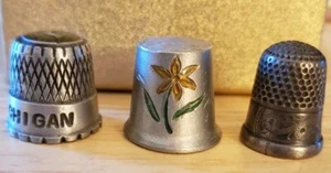 VINTAGE Pewter THIMBLES MICHIGAN FLOWER PLAIN SET OF 3 - Picture 1 of 7