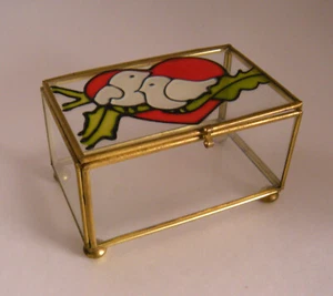 Vintage Glas & Messing Fußkasten, Tauben und Herz bemalt auf Klappdeckel - Bild 1 von 2