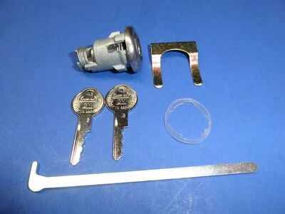 1953-1954 CHEVROLET BEL AIR-210-150 TRUNK LOCK- 2 CORRECT GM KEYS-NEW  Foto 1 de 2