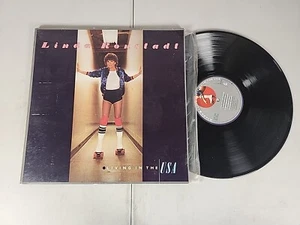 LINDA RONSTADT LIVING IN THE USA VINYL RECORD 6E-155 COLLECTORS RARE - Foto 1 di 2