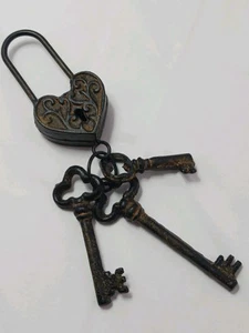 Llaves de esqueleto/cerradura de corazón de hierro fundido estilo vintage decoración sintética gótico steampunk  - Imagen 1 de 6