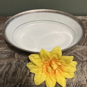 Legendary by Noritake Crestwood Platinum 4166 Cuenco de Servir Vegetales Ovalado NUEVO - Imagen 1 de 4