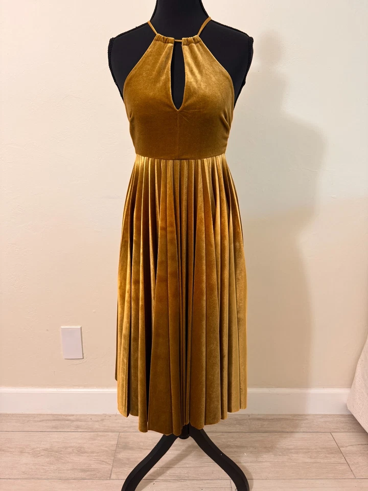 Vestido halter de terciopelo rosa sin fin Anthropologie plisado calce y acampanado XS Foto 1 de 4