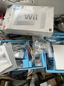 Nintendo Wii Usado en Caja Incluye Wii Sports & Resorts Con Mando - Imagen 1 de 8
