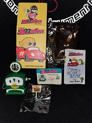 Kid robot Zoomies Jackson Da happy pumps 2008 in box 1/20 Artist Paul Budnitz  - Image 1 of 4