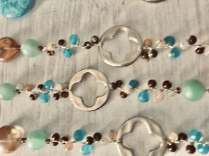 "Collar envolvente bohemio quatrefoil azul verde piedras preciosas multicolores extra largo 50""" - Imagen 1 de 18