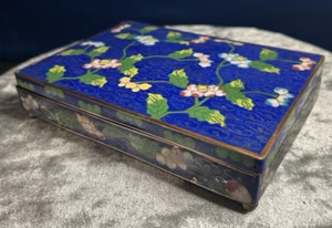 ANTIQUE CHINESE CLOISONNE ENAMEL BLUE LIDDED TRINKET BOX LARGE 6.13 X 4.5 INCHES - Picture 1 of 10