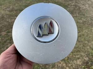 BUICK LESABRE CENTURY REGAL OEM WHEEL CENTER CAP SILVER 10254321 1997-2005 - Picture 1 of 3