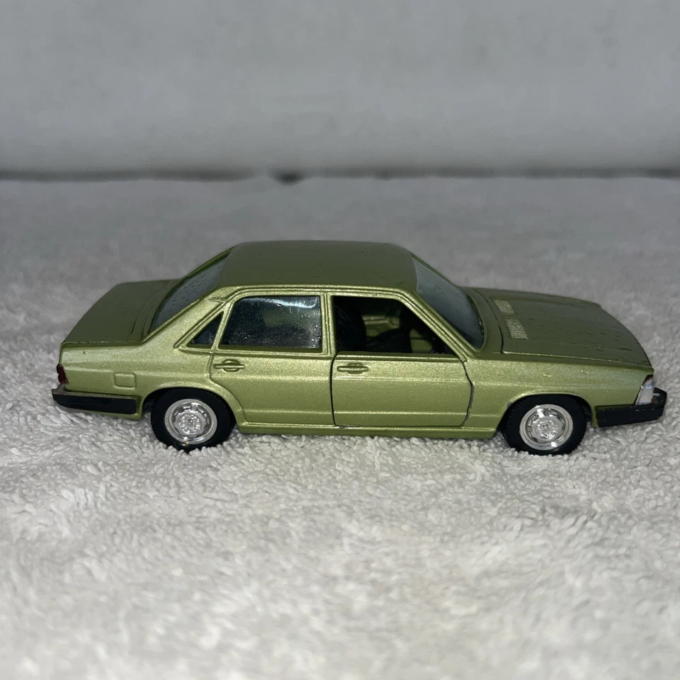 SCHUCO MODELO AUDI 100 GLS 1:43 HECHO EN ALEMANIA VERDE BONITO $27OBO ENVÍO GRATUITO  Foto 1 de 4
