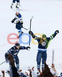 Foto de hockey de Adam Lowry 2025 Playoffs Game Seven 2OT Goal Winnipeg Jets 8x10 NHL - Imagen 1 de 1