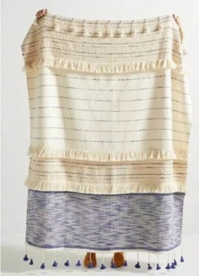 Manta Anthropologie Nayo adornada nueva con etiquetas precio de venta sugerido por el fabricante 168 USD Foto 1 de 4