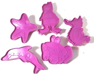 Vtg Barney Cookie Cutters 1993 Plastic 5” Seaside Wilton Lyons Group 5 Piece - Picture 1 of 6