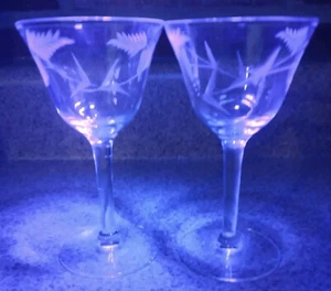 Etched Crystal Rose/stem/leaf Pair Of Wine Cordial Glasses Vintage Elegant - Picture 1 of 13