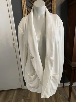 Blazer Chicos Mujer 3 Blanco Frente Abierto Texturizado Minimalista Tranquilo Lujo Viaje Foto 1 de 4