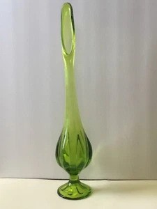 Vintage MCM Wikinger 13,25" Avacado olivgrün Glas geschwungener Sockel Vase 6 Blütenblätter - Bild 1 von 6