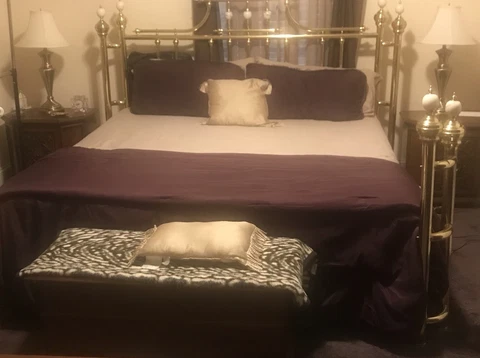 King Size Brass Bed (mattress & box spring not Included) Cover