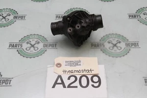 2005-2016 BMW E88 E90 E91 E92 E60 1 3 5 SERIES ENGINE THERMOSTAT HOUSING OEM - Foto 1 di 10