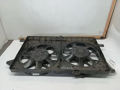 Conjunto de motor de doble ventilador de refrigeración por radiador de 2014 Chevrolet Volt 9968715 Foto 1 de 4