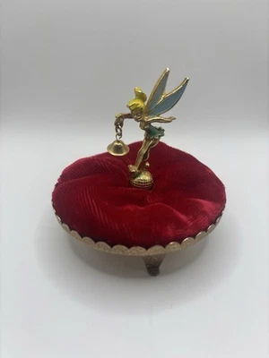 Cojín prendedor de terciopelo Campanilla esmaltado Walt Disney Productions Disneyland años 60 Foto 1 de 4