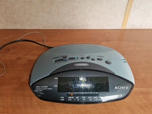 SONY ICF-C215 "DREAM MACHINE" : FM/AM ALARM CLOCK/RADIO - Picture 1 of 8